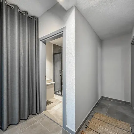Апартаменты Newold Flat